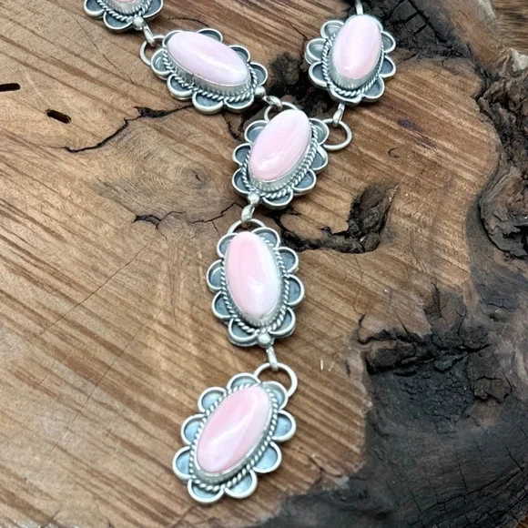 Native American NAVAJO Sterling & Pink Conch Shell Lariat Necklace Signed PN